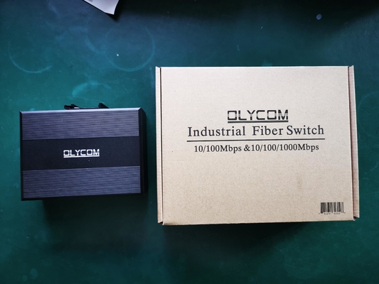 Gehandhabte OLYCOM schalten 8 Port-industriellen Grad Gigabit Ethernets 12V mit 8 dem Port-SFP Lärm Schienen-IP40 für Gebrauch im Freien